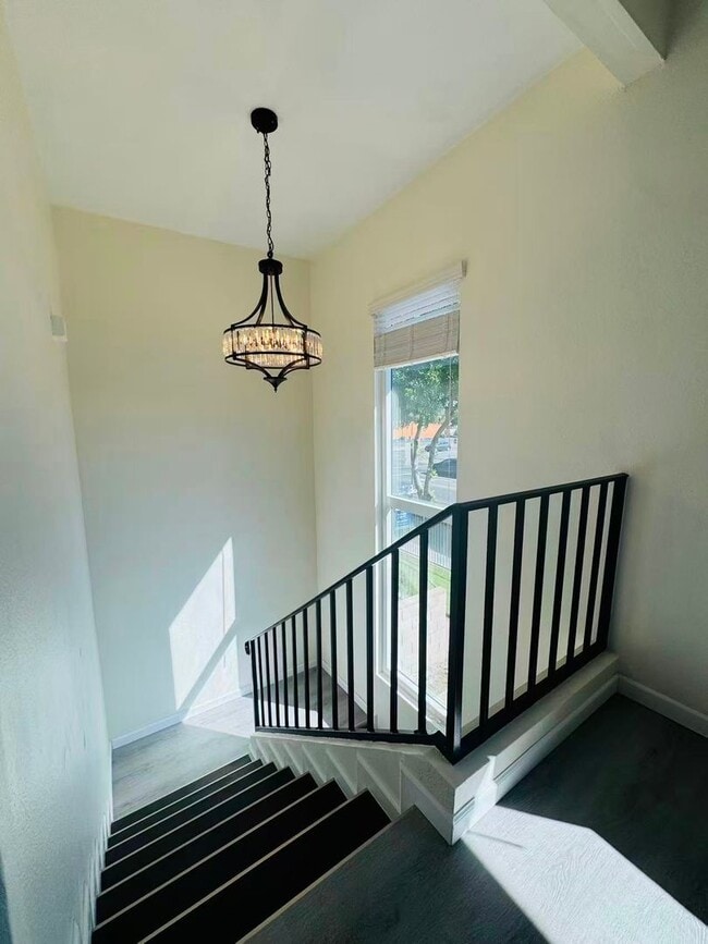 Building Photo - 3 BEDROOM HOME FOR LEASING IN Baldwin Park