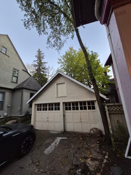 Building Photo - 906 Fairmount St SE