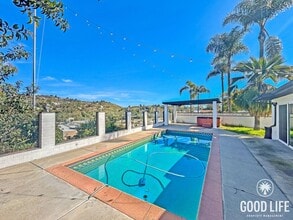 Building Photo - Beautiful 3B 2BA Home w/ Pool, Spa, and AC!