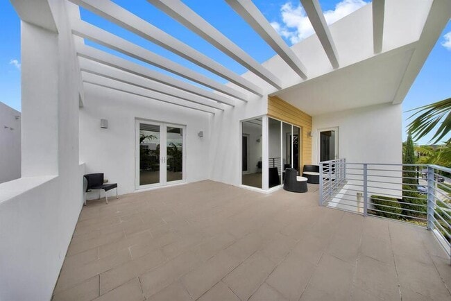 Building Photo - 10081 NW 75th Terrace