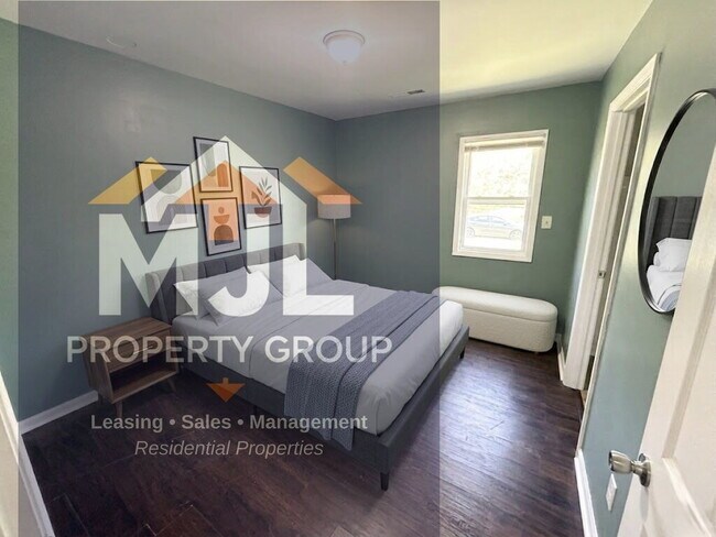 Building Photo - Spacious 3 Bedroom / 1 Bath Apartment in Sugar Creek *Ready Now*