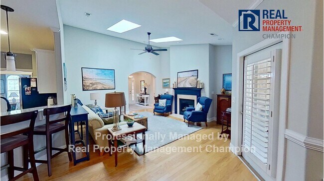 Building Photo - Immaculate 3 BD/2 BA Townhome in the Ashwo...
