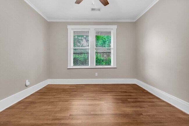 Building Photo - Heart of Midtown, close to Crosstown Concourse!