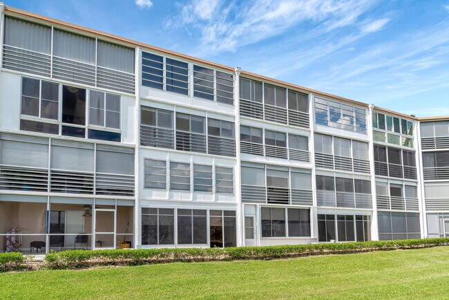 Building Photo - 3031 Cornwall B