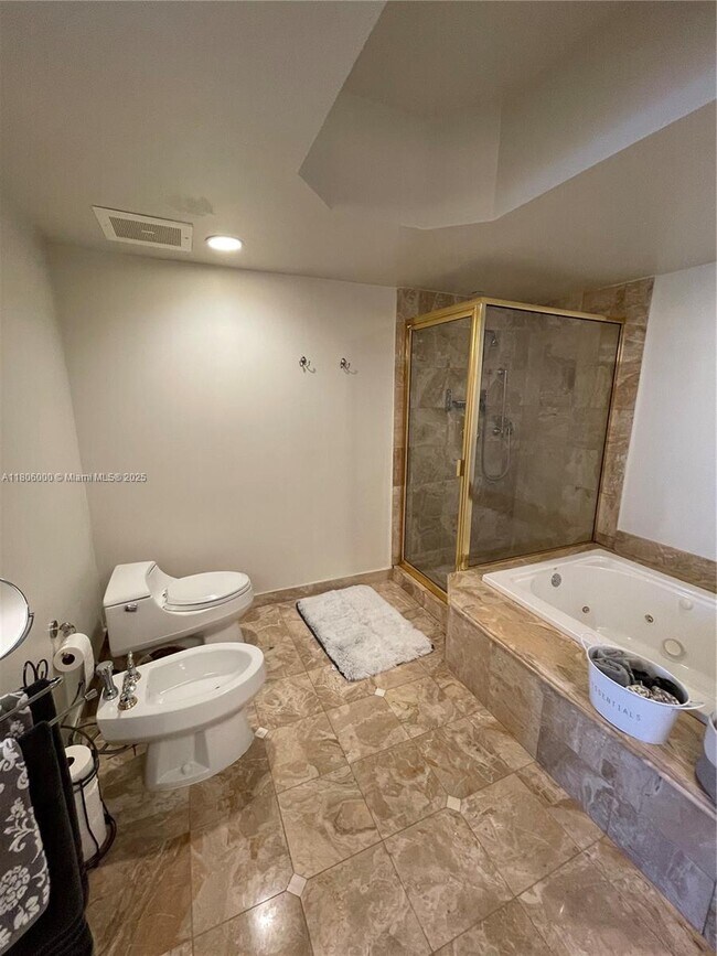 Building Photo - 9559 Collins Ave