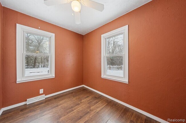 Building Photo - 2266 Newberry Rd