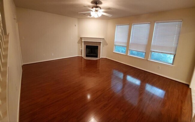 Building Photo - 3522 White Oak Point Dr
