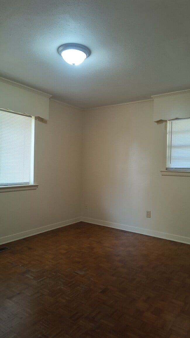 Building Photo - 2209 W 41st Ave