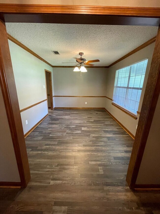 Building Photo - Sherwood Oasis