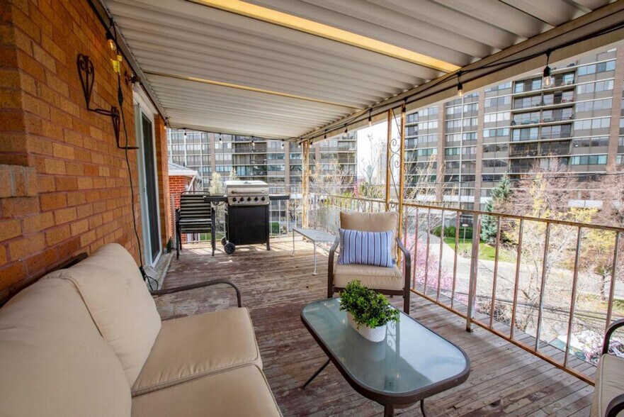 Building Photo - 239 N Center St