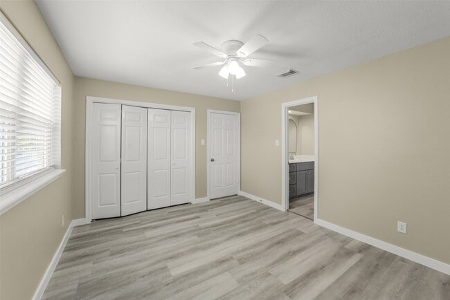 Building Photo - 4138 Club Valley Dr