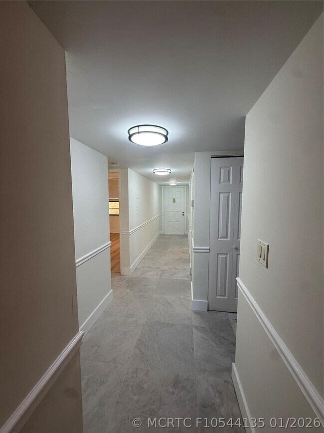 Building Photo - 2075 Coral Ridge Dr