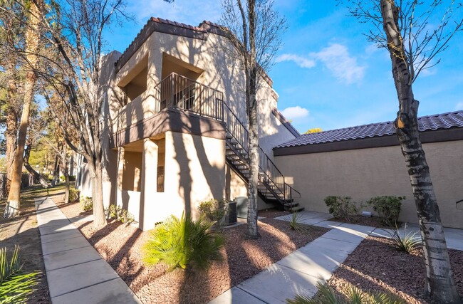 Building Photo - Guard Gated Spanish Palms