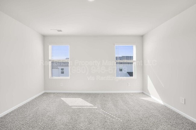 Building Photo - 5543 Worrell Wy
