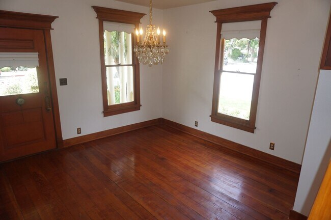 Building Photo - Stunning Historical Home in Old Towne Orange Near Chapman University