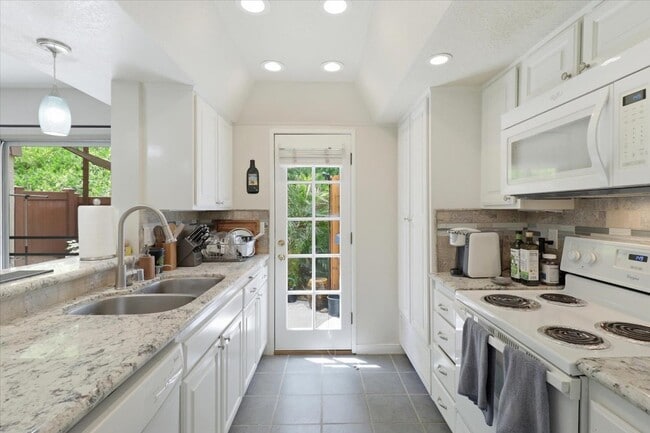 Building Photo - 4081 Yankee Dr