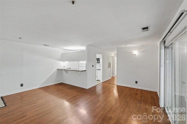 Building Photo - 9535 University Terrace Dr