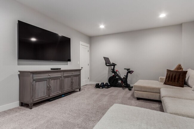 Building Photo - 4BD, 3.5BA Northfield Home with Finished Basement and 2-Car Garage