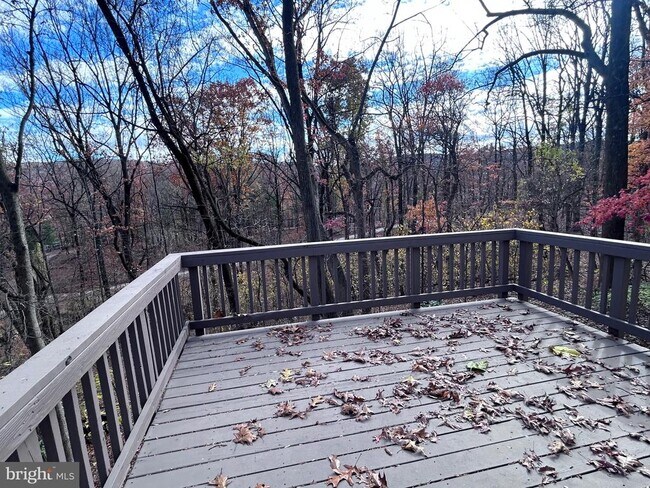 Building Photo - 132 Pinecrest Ln