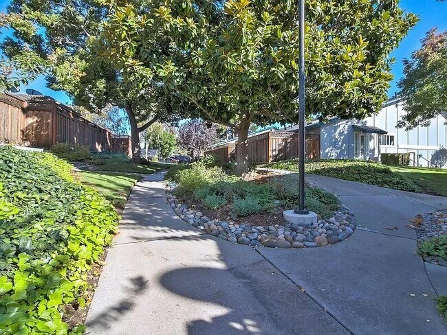 Building Photo - 1344 Merrivale West Sq