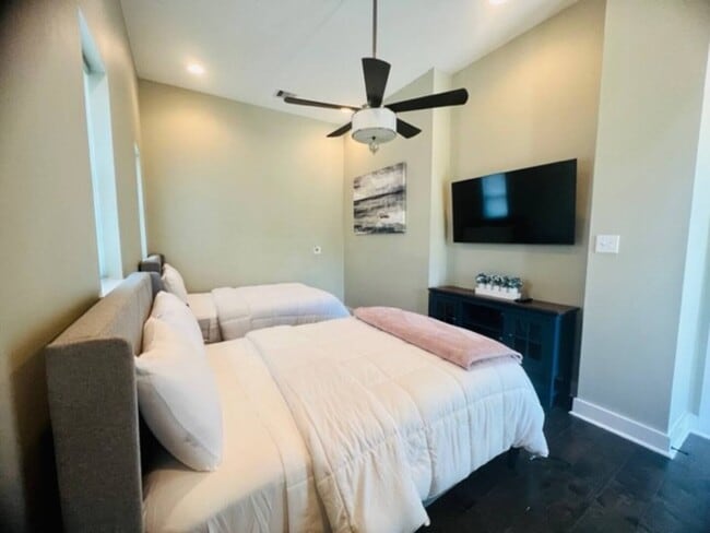 Building Photo - 1518 Tarley St