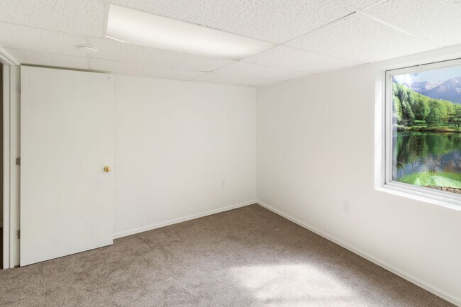 Building Photo - 2488 Sapphire St