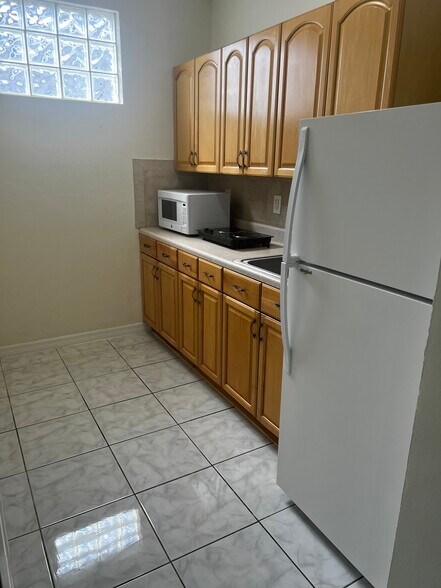 Building Photo - 890 SW 143rd Ave