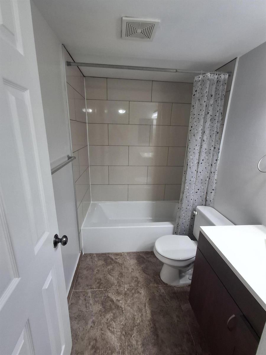 Building Photo - 512 Gardens Dr