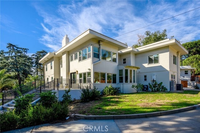 Building Photo - 2065 E Altadena Dr