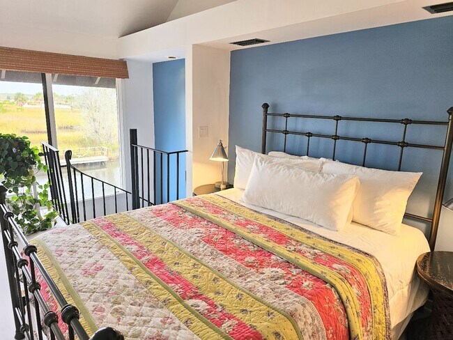 Building Photo - Furnished Waterfront Bungalow with Pool Ac...