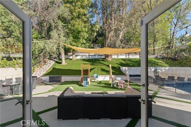 Building Photo - 5244 Vanalden Ave