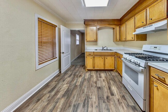 Building Photo - 2816 1st Pl