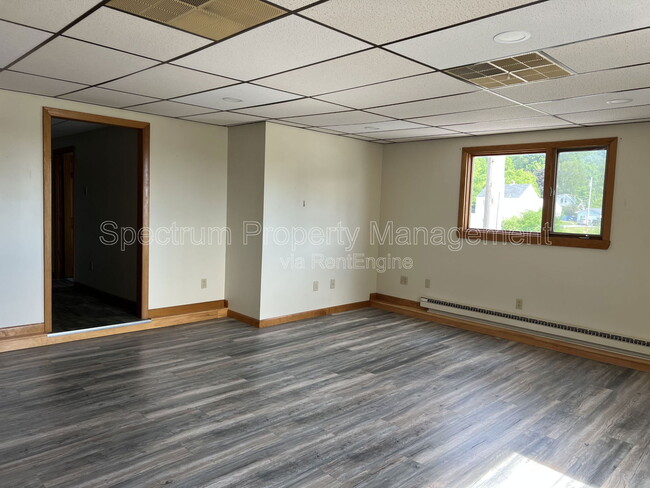 Building Photo - 146 Kennedy Memorial Dr