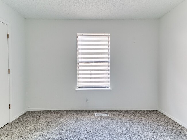 Building Photo - Beautiful 4 bedroom in South Tulsa and Union School District