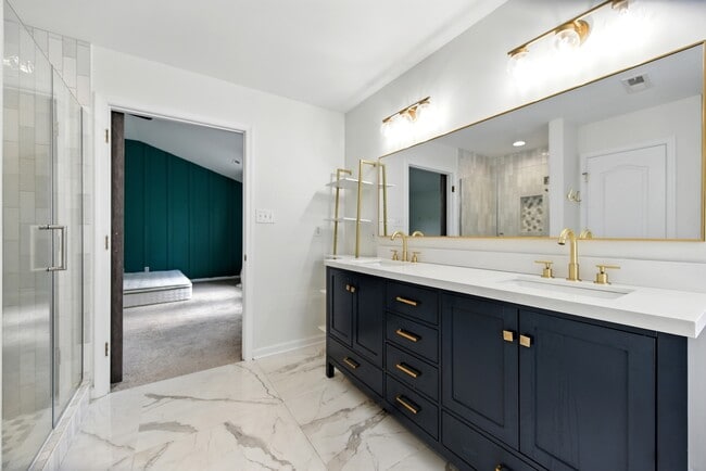 Building Photo - 3018 Silver Charm Cir