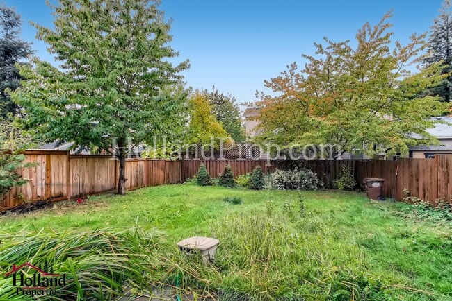 Building Photo - Bright & Spacious 3-Bedroom Hillsboro Home Backing to Green Space!