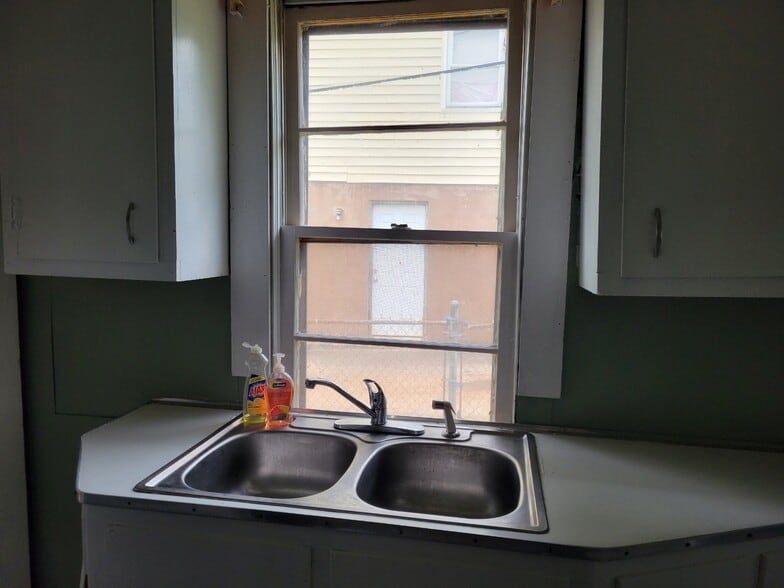 Building Photo - 811 Olympia St