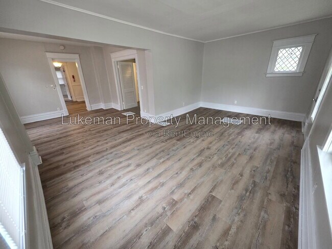Building Photo - 817 Egleston Ave