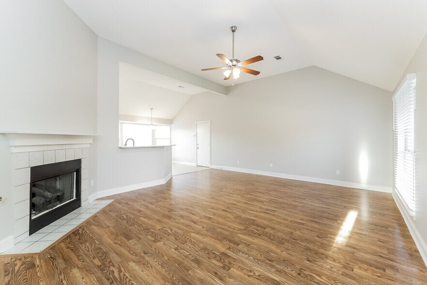 Building Photo - 25 Oakridge Cove