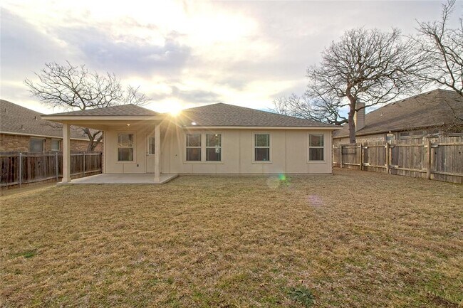 Building Photo - 713 Hedgewood Dr