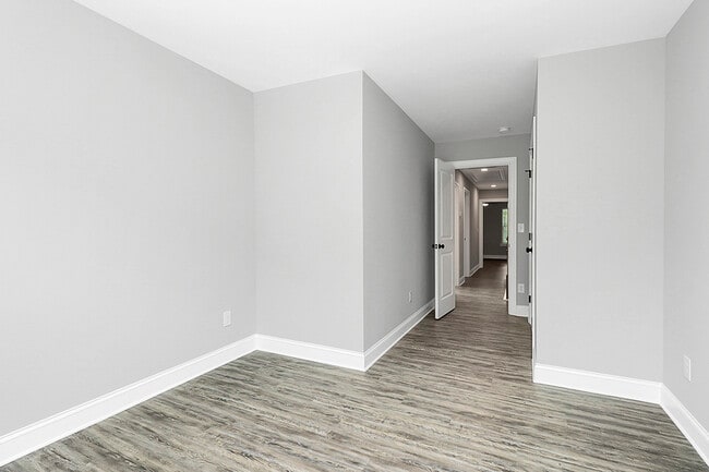 Building Photo - 911 Yellowstone Dr