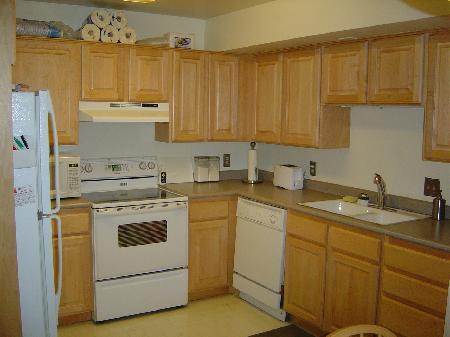 Nice Size Kitchen - 782 800 E