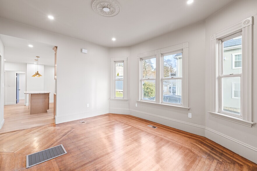 Building Photo - 62 Locust St