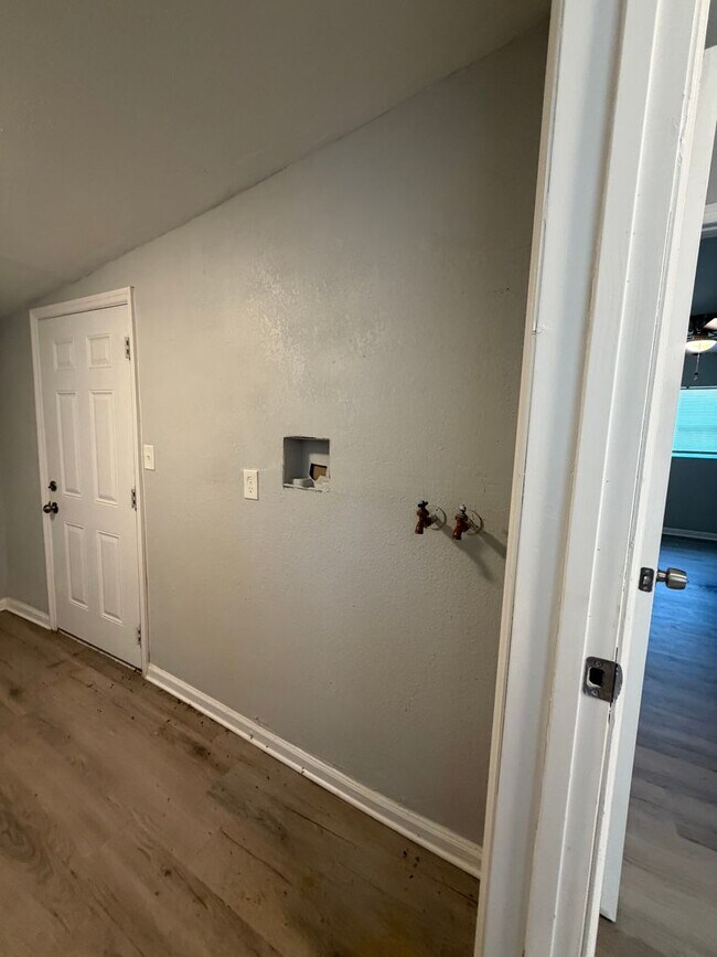 Building Photo - Welcome to St. Petersburg!!!