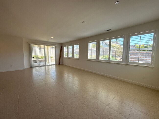 Building Photo - Beautiful Newer Rice Ranch Single Story Ho...