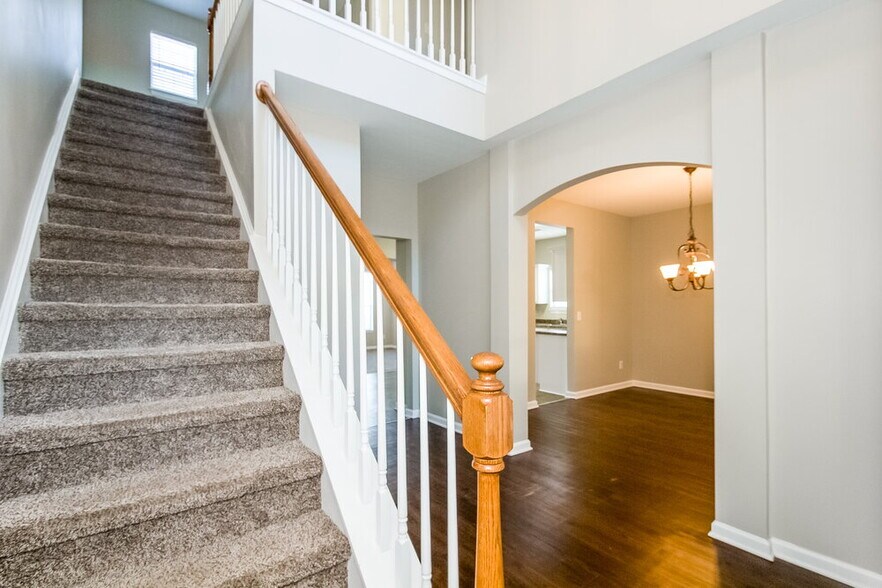 Building Photo - 618 Brookwater Dr