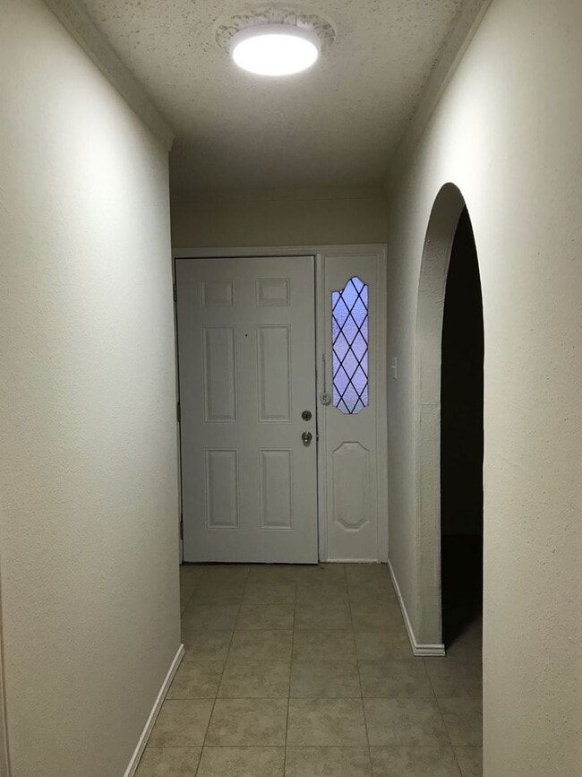 Building Photo - Great 3 Bedroom Home