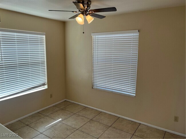 Building Photo - 19 Fantasia Ln