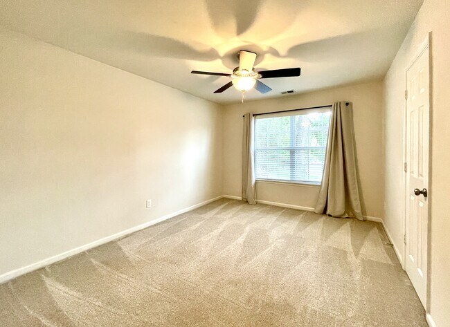 Building Photo - 6207 Oaken Gate Dr S