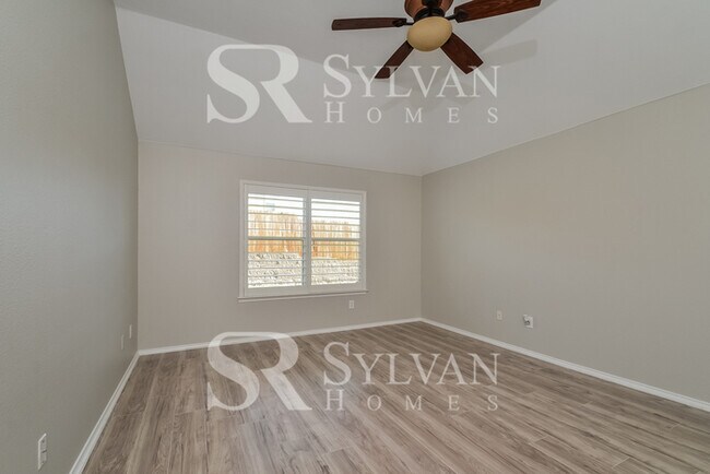 Building Photo - Lease today! No extra charge for contentment and relaxation!